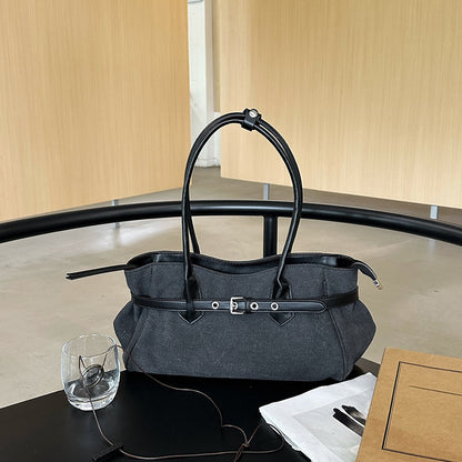 Minimalist carryall suitable for casual shopping