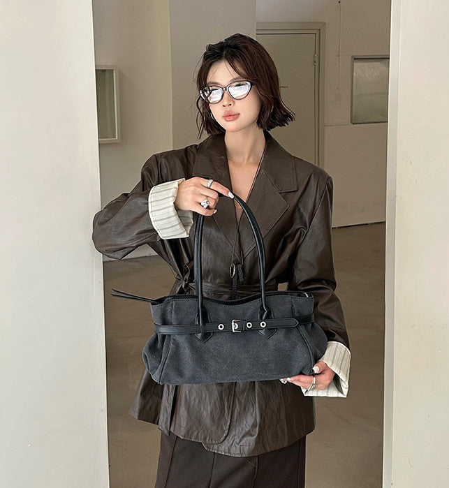 Minimalist handbag suited to casual daily outfits