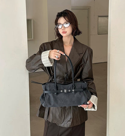 Minimalist handbag suited to casual daily outfits