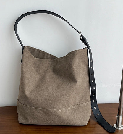 Simple shoulder carry for unplanned days out