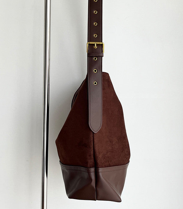 Spacious women's bag for short trips