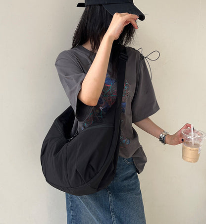Lightweight shoulder bag with roomy storage for daily essentials