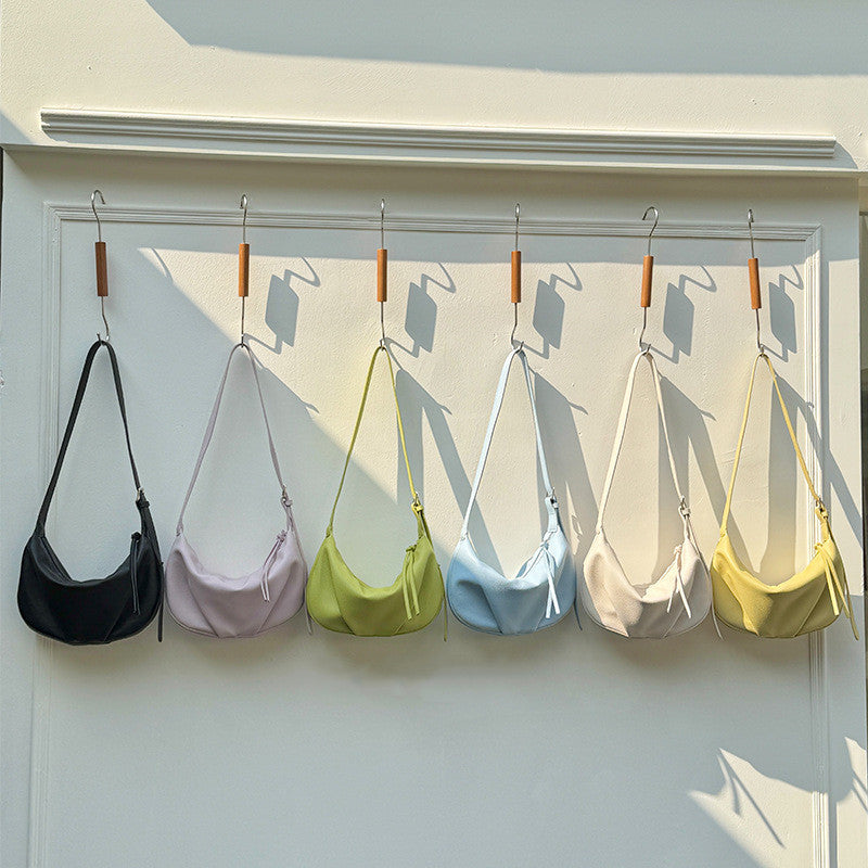 Minimalist women’s purse paired with a casual everyday outfit