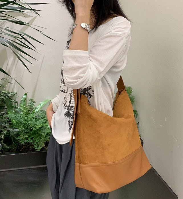 Casual women's bag with an easy shoulder fit