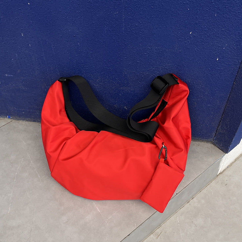 Women's large capacity bag for weekend use