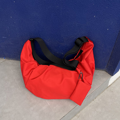 Women's large capacity bag for weekend use