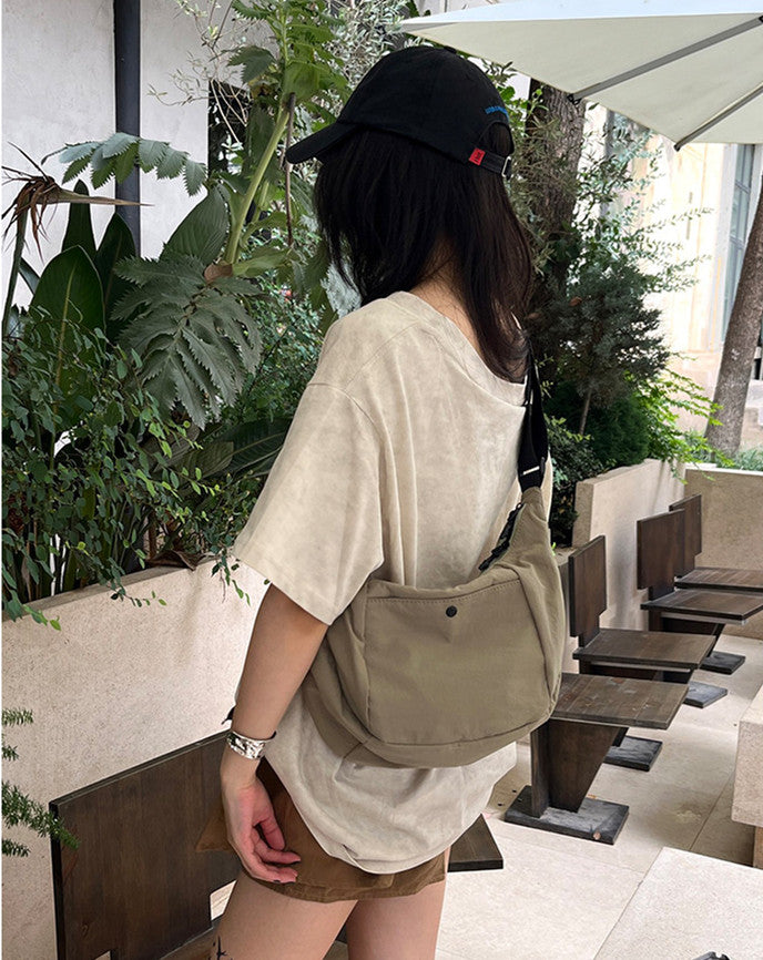 Women's everyday bag for casual travel days