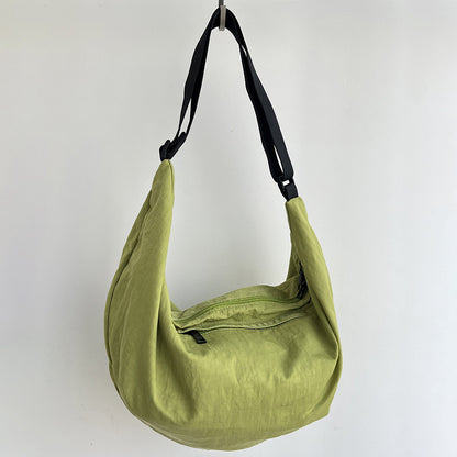Breathable fabric shoulder bag preventing strap shoulder strain