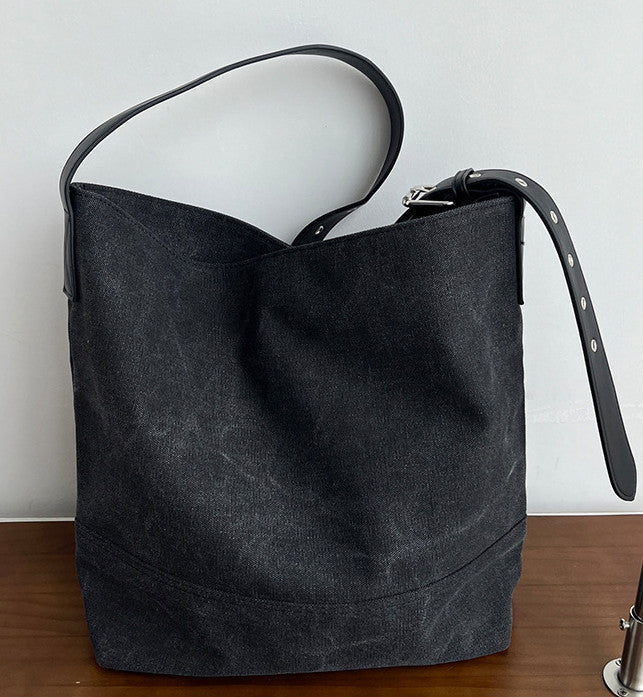 Canvas day bag for taking essentials around the city