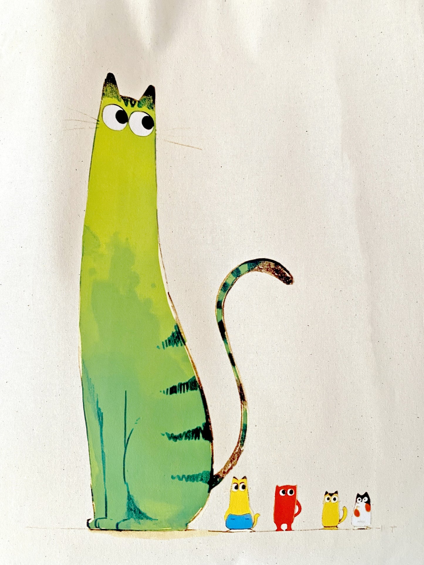 Large-capacity tote ideal for farmers market visits