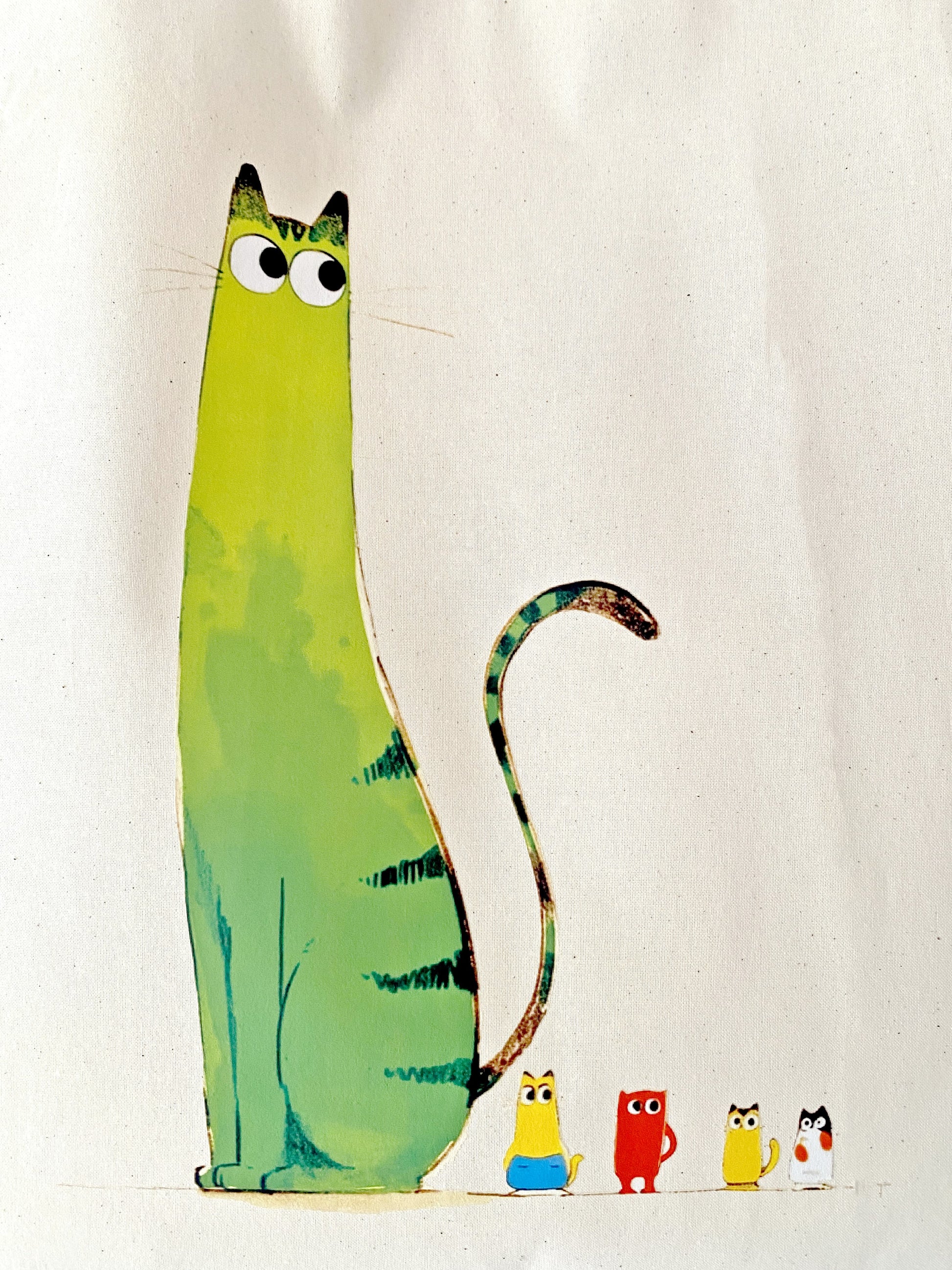 Large-capacity tote ideal for farmers market visits