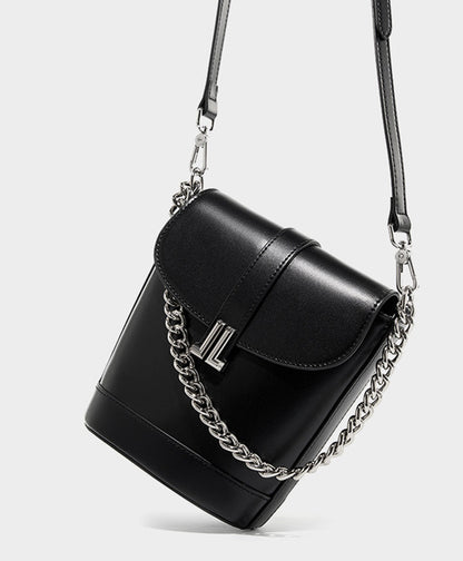 Sophisticated Shoulder Bag with Adjustable Metal Chain Strap