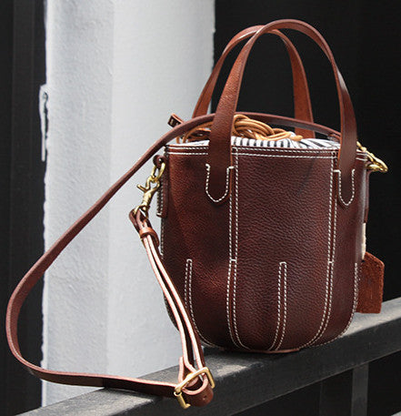 Chic Retro Leather Bucket Bag with Versatile Carrying Options