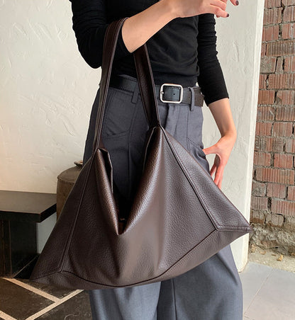 Soft shoulder carryall for casual city walks