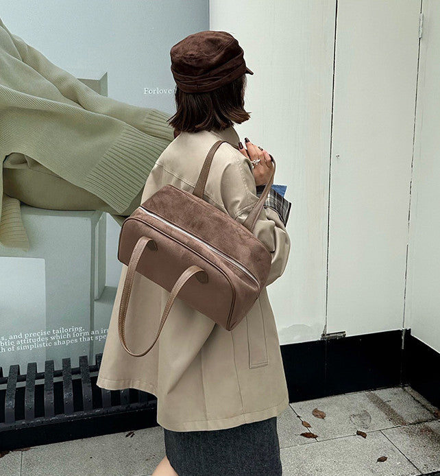 Practical purse for relaxed afternoon outings
