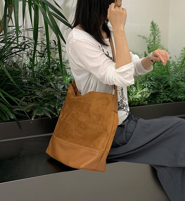 Roomy handbag for carrying an iPad and books