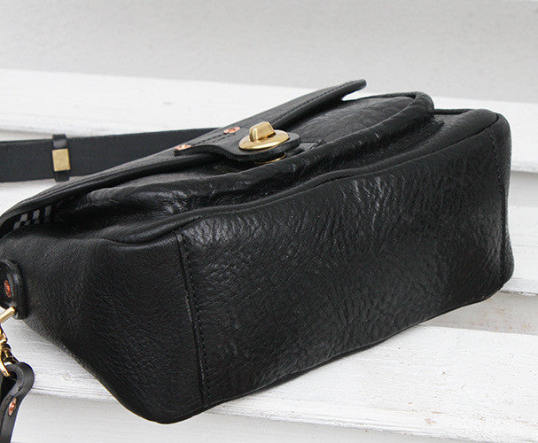 Sophisticated Retro Style Leather Shoulder Bag