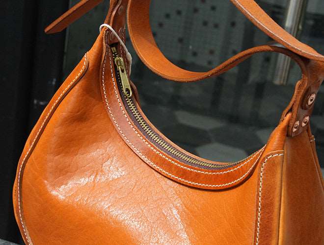 Trendy Half Moon Shape Leather Sling Bag for Ladies with Adjustable Strap