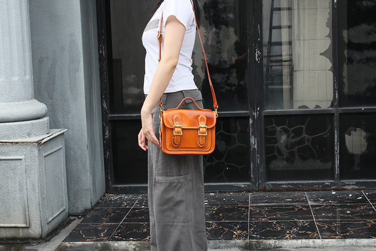 Vintage-inspired Leather Crossbody Bag for Everyday Use