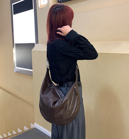 Women's crescent crossbody bag for daily errands