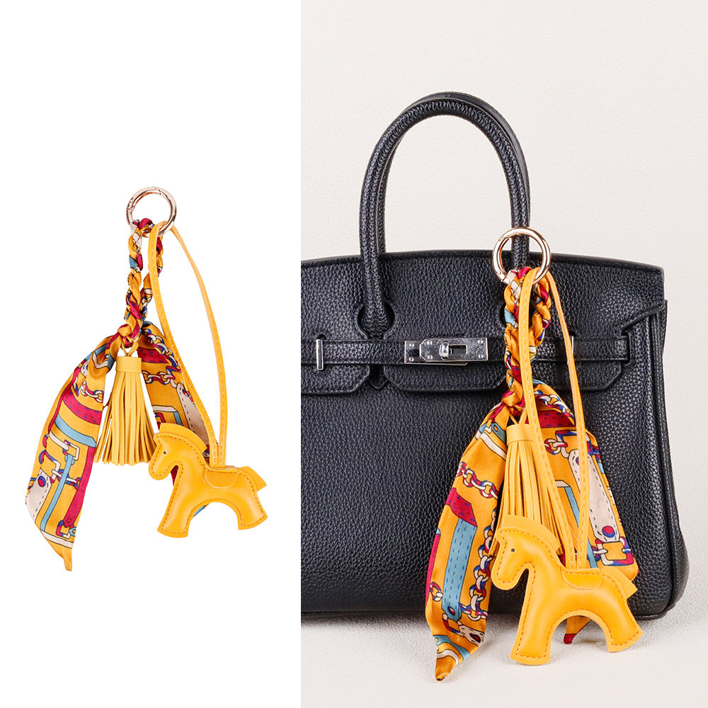 Colorful horse pendant for a simple canvas tote