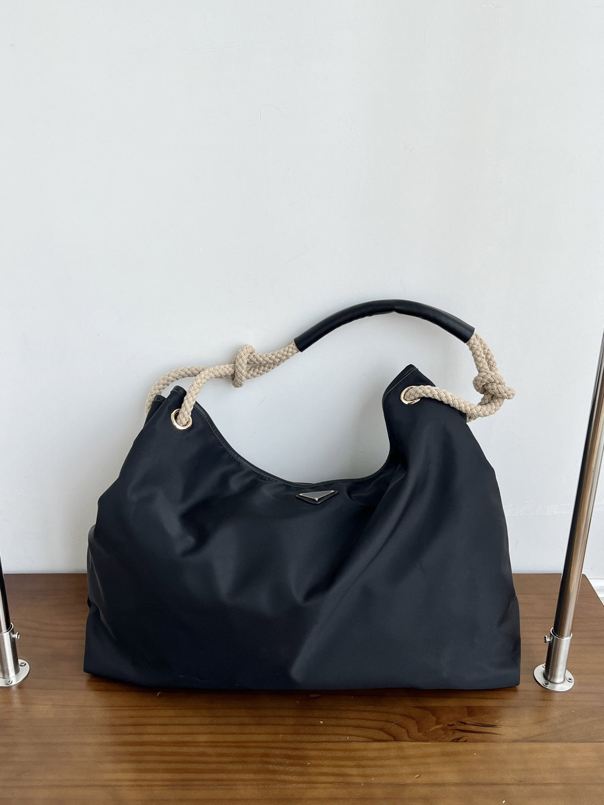 Roomy carryall for beach days and casual plans
