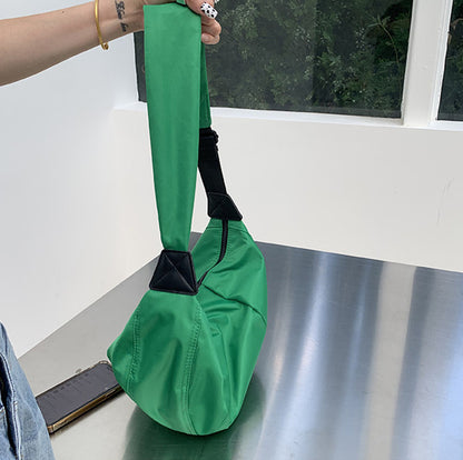Lightweight shoulder sling bag for everyday city travel