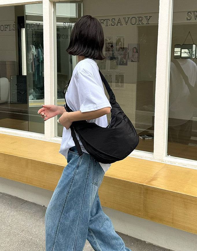 Casual shoulder carry for a relaxed weekend