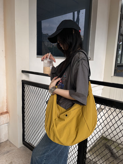 Lightweight women's bag for weekend shopping trips