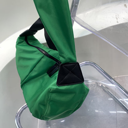 Minimalist crescent shoulder bag for daily city life