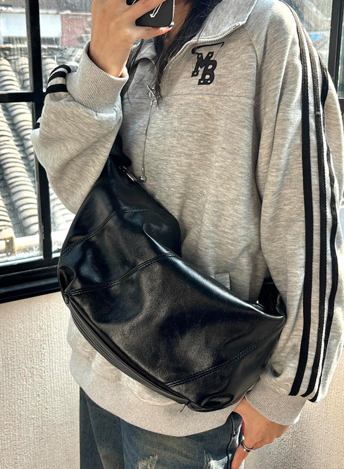 Small women's bag for hands-free everyday use