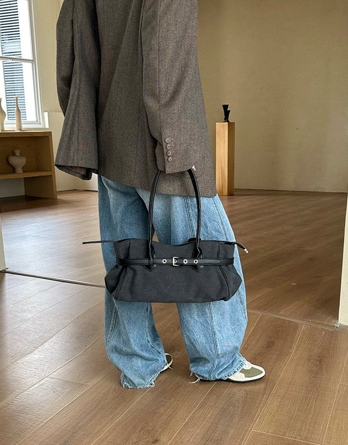 A versatile everyday bag with comfortable shoulder straps
