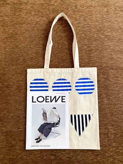 Lightweight cotton tote for casual weekend outings