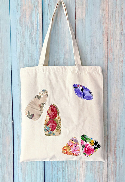 Relaxed tote bag with stitched patchwork for casual city strolls