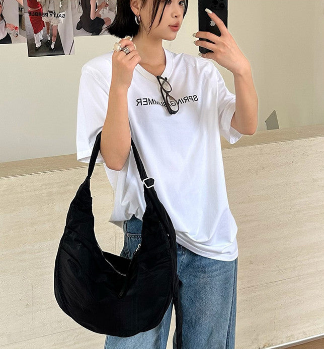 Comfortable shoulder carry for a casual day out