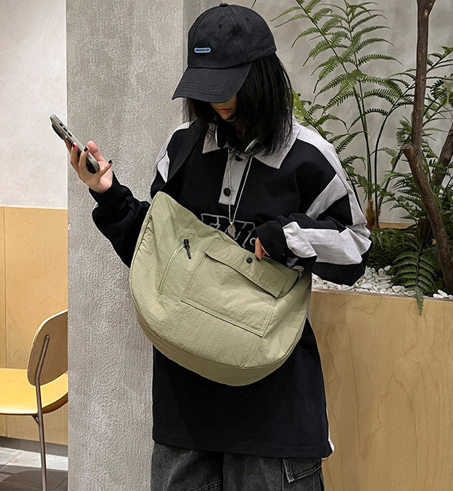 Women’s shoulder bag for shopping and errands