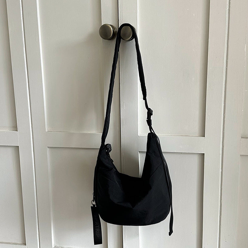 Simple women's crossbody bag for casual travel