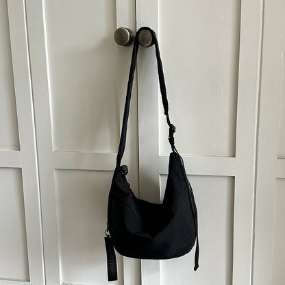 Simple women's crossbody bag for casual travel