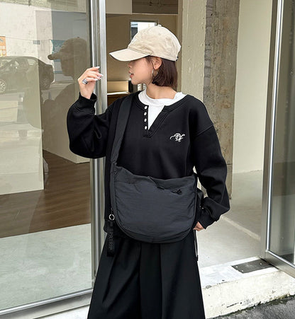 Lightweight shoulder bag for relaxed weekend walks