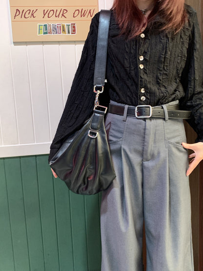 Large crescent purse for carrying daily necessities
