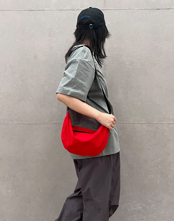 Compact chest bag for hands-free outings