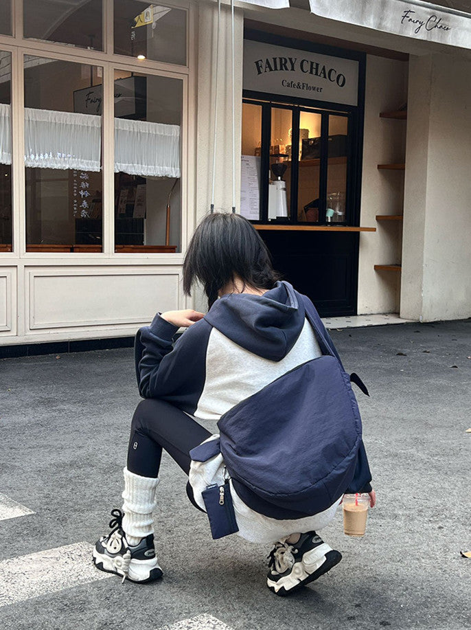 Lightweight bag for sightseeing and casual exploring