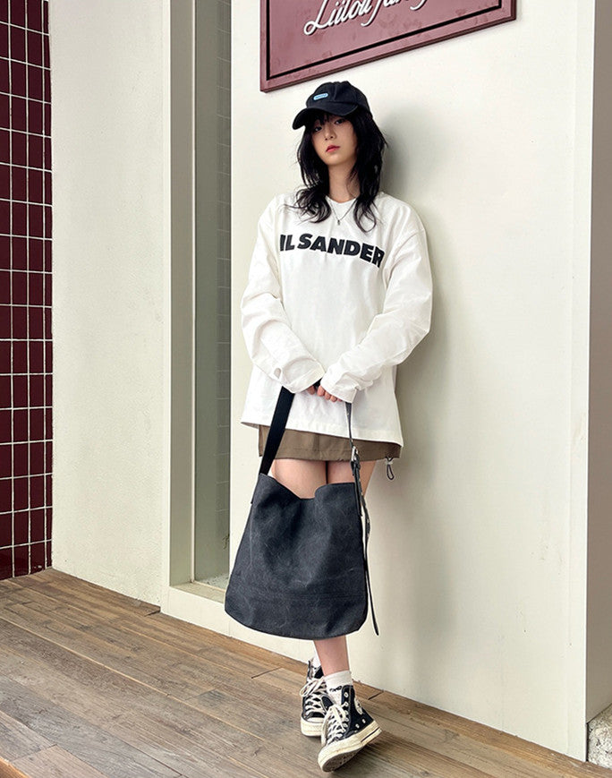 Slouchy canvas bag for relaxed afternoons away from home