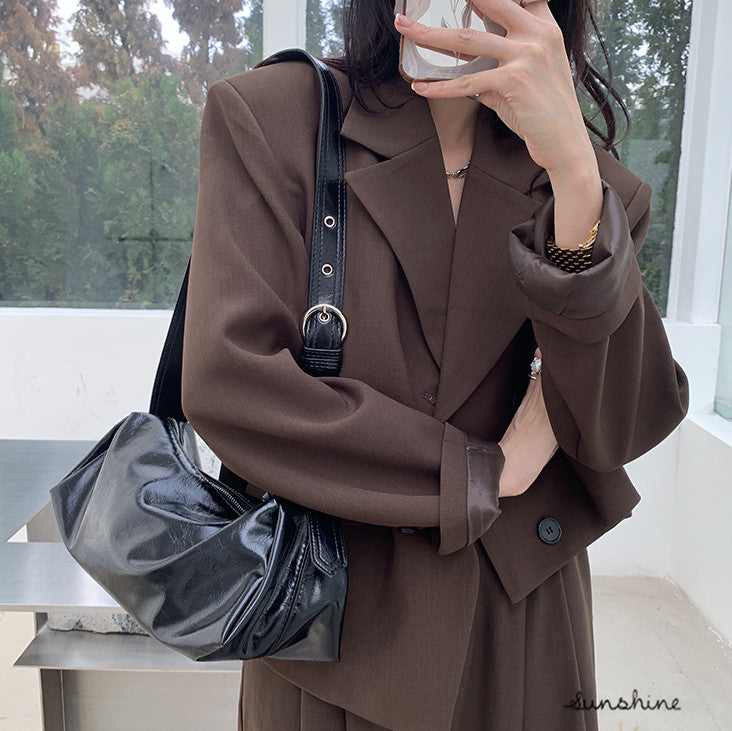 Compact women's bag for sightseeing days