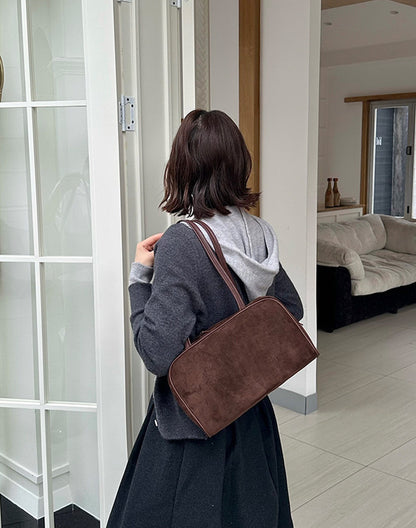 Simple carry bag for shopping and weekend plans