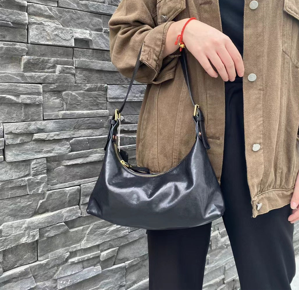 Women's Retro Leather Shoulder Bag with Adjustable Strap