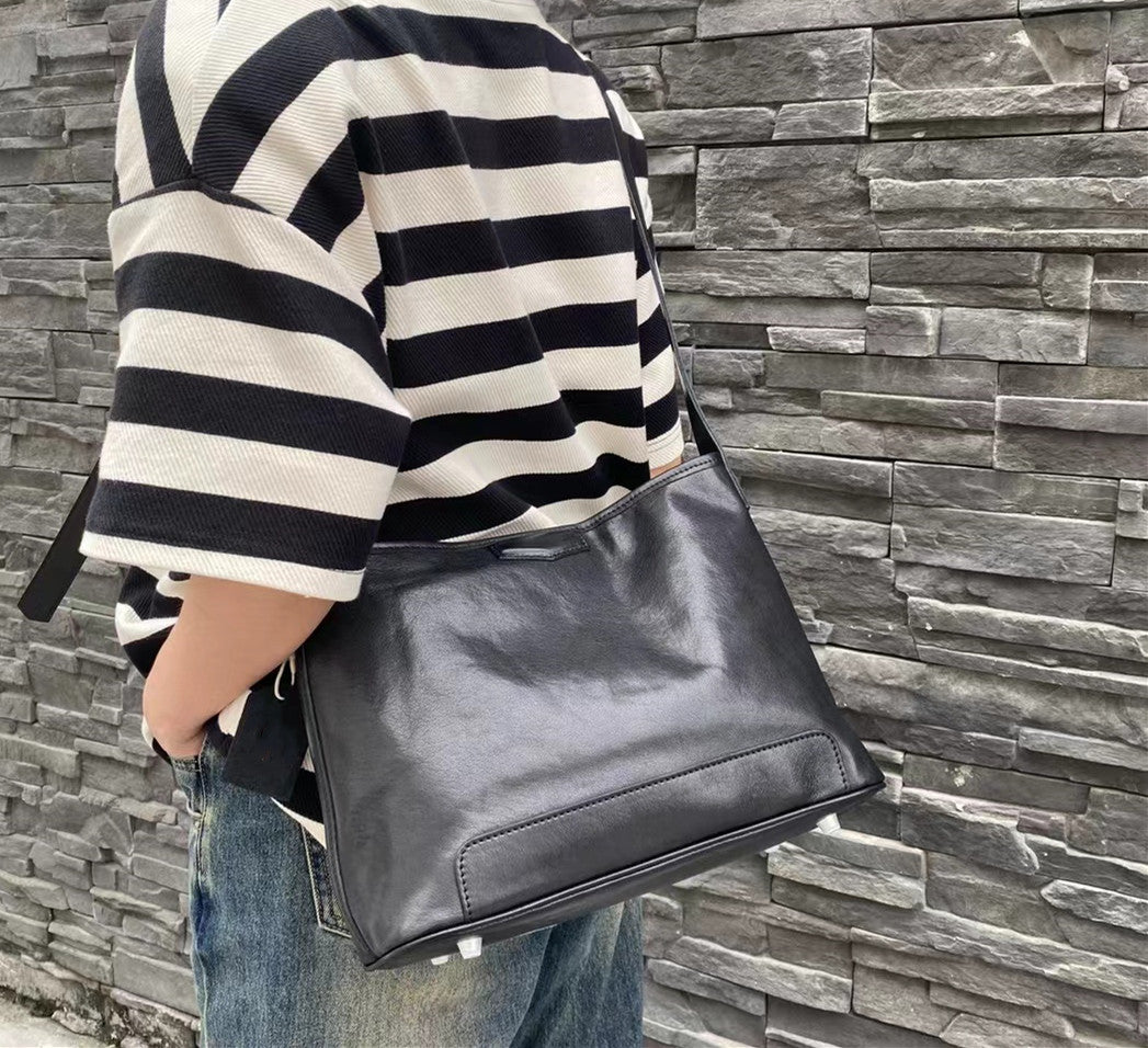 Premium Quality Leather Shoulder Bag for Women in Classic Design
