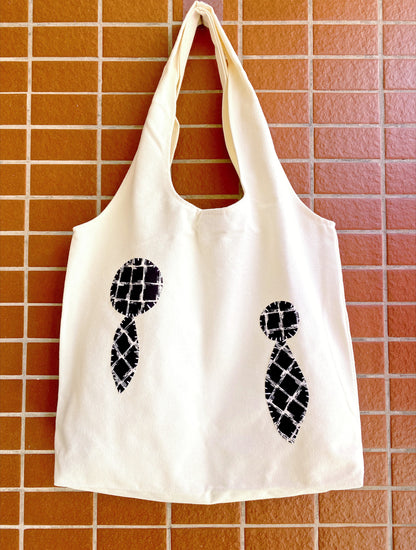 Minimalist style bag with roomy interior