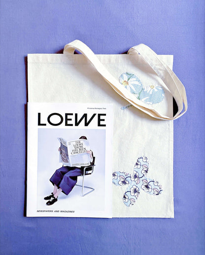 Natural cotton tote with stitched patchwork design, chosen by users who want a bag that feels light, breathable, and emotionally easy to use