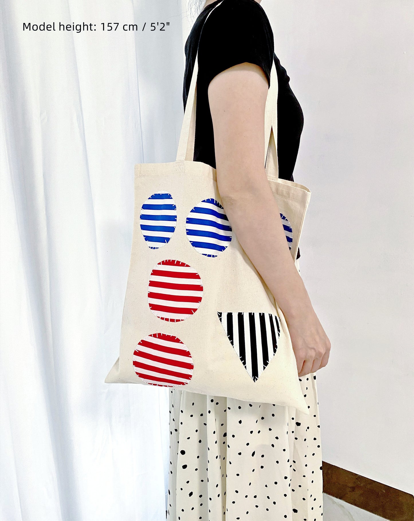 Ultralight, large-capacity tote bag styled for a bohemian, relaxed aesthetic.